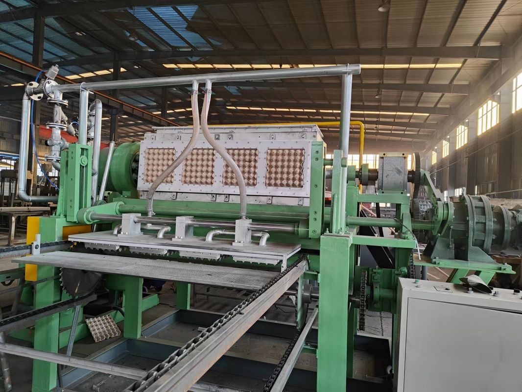 2500 Stück/h 4*4 Formen Rotations-Papiereiertray-Maschine SPS-Steuerung und Kunststoffformmaterial für die Eiertray-Formproduktion