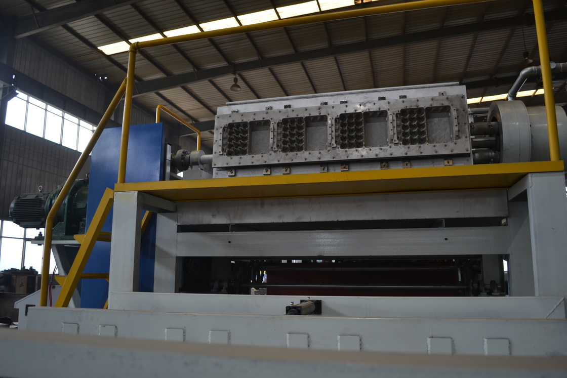 Umweltfreundliche Rotationsformmaschine für das Formen von Eiern 45 kW-200 kW Großkapazität 15 Sitzplätze 4*4 Formen Typ