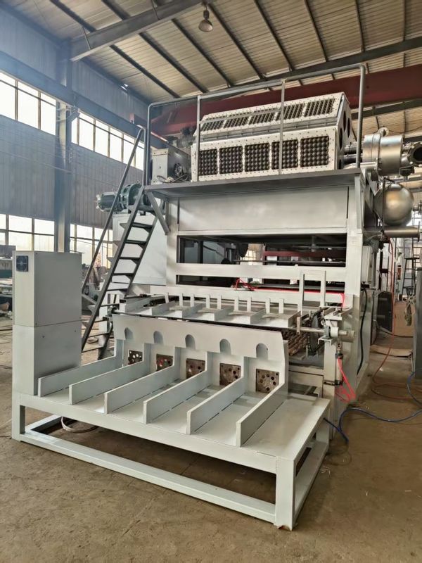 Recycling-Papiermasse-Formmaschine, große Kapazität 1500 Stück/h-6000 Stück/h Eiertray-Maschine, Eierkarton-Produktionslinie