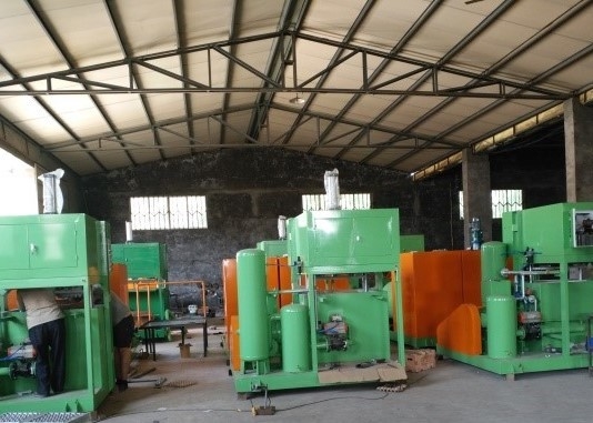 Automatische Ei-Tray Making Paper Pulp Molding-Verpackung- der Eierbehälter-Fertigungsstraße mit Stall des Ertrag-700pcs/h laufend
