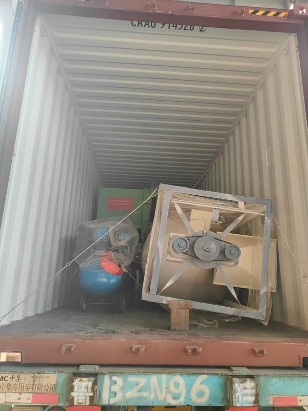 4 Seiten Drehpapier-Eierfachmaschine PLC-Steuerung und Kunststoff-Formmaterial für die Produktion von Eierfachformen