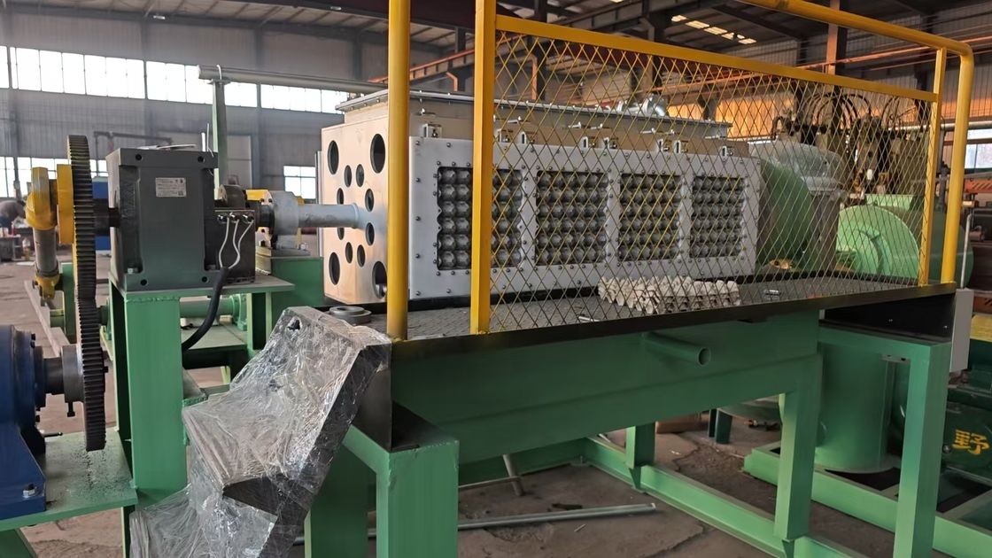 4 Seiten Drehpapier-Eierfachmaschine PLC-Steuerung und Kunststoff-Formmaterial für die Produktion von Eierfachformen