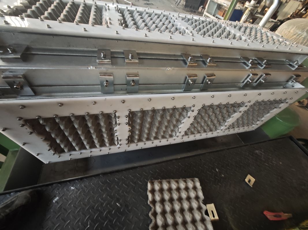 2500 Stück/h 4*4 Formen Rotations-Papiereiertray-Maschine SPS-Steuerung und Kunststoffformmaterial für die Eiertray-Formproduktion