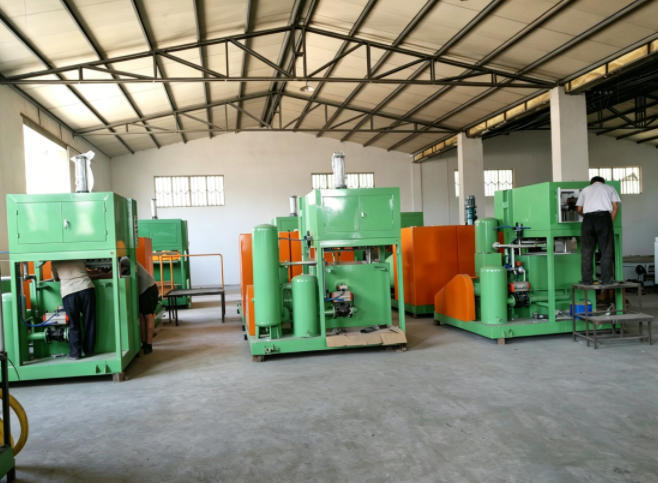 PLC-gesteuerte 1300-1500 Stück pro Stunde Eierfachmaschine Eierkartonmaschine zum Herstellen von Eierfachmaschinen Eierkartons Schuhfachmaschinen Kinderfachfachmaschinen für kleine Unternehmen Idee Aluminium Formen