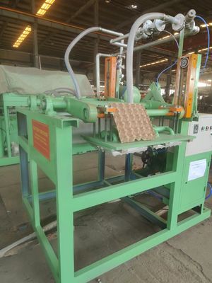 Günstige 700-1000 Stück/h Benutzerfreundliche Eiertray-/Karton-Pulp-Formmaschine mit 1 Jahr Garantie, kleiner & mittlerer Ausstoß 350-1000 Stück/h